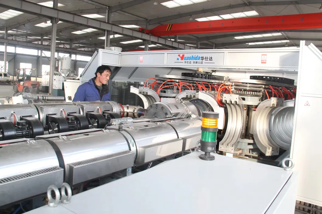 Ligne de production de tuyaux ondulés double paroi en PEHD/PP automatique, capacité 600 kg/h 1