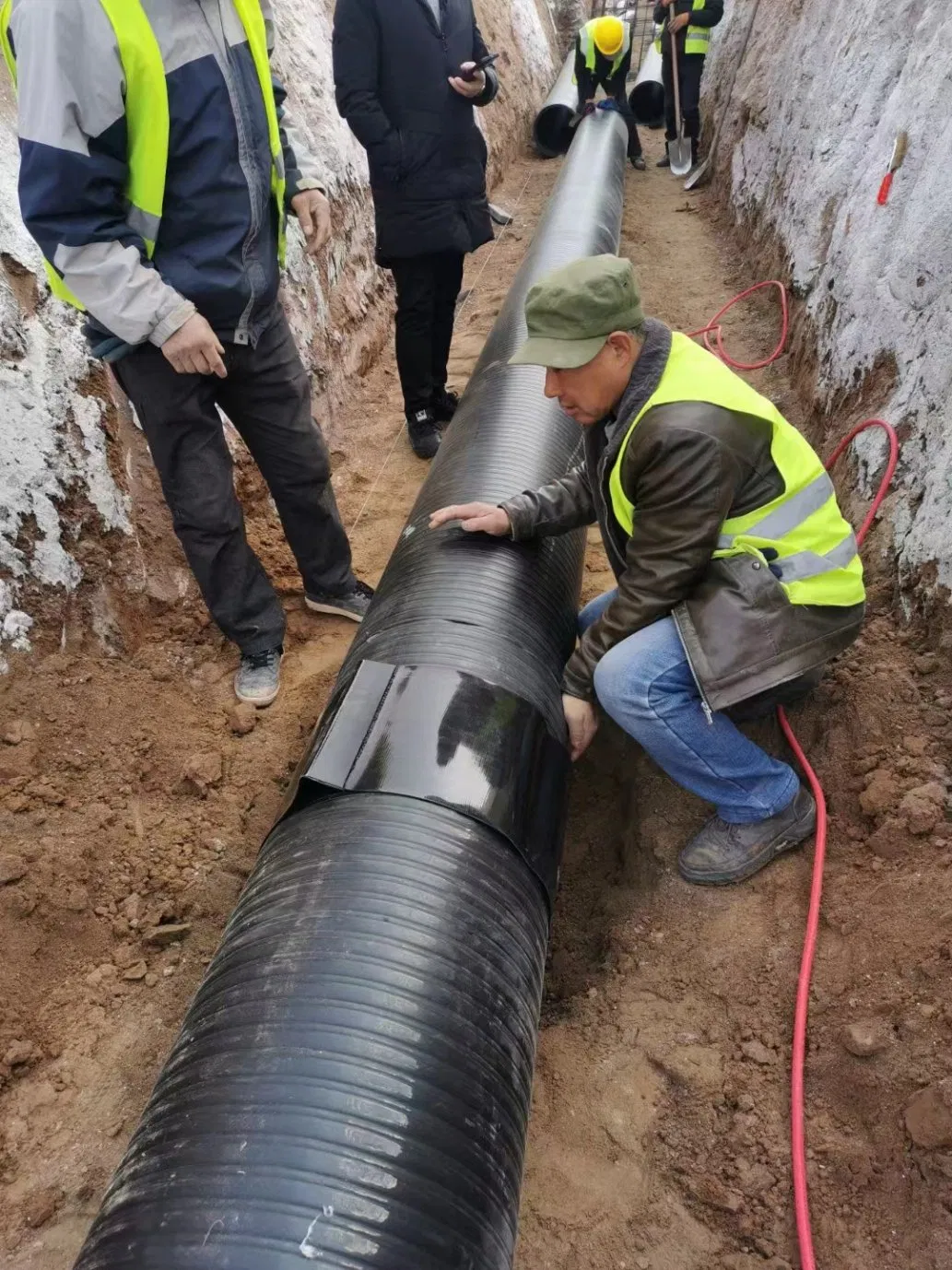 Sistema de fabricación de tuberías de bobinado de HDPE con rango de tuberías de 200-3000 mm, control PLC Siemens y diseño de estructura de pared hueca 0
