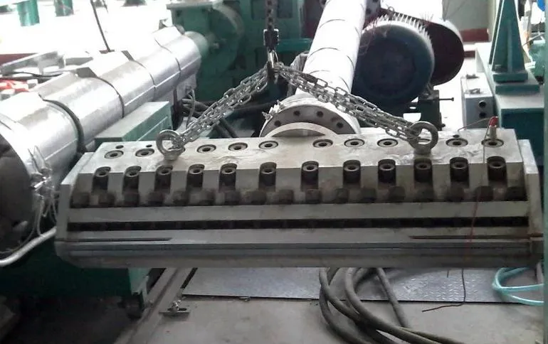 Pre-Insulated Pipe Production Line with PU Spray Foam and PE Winding Production Line