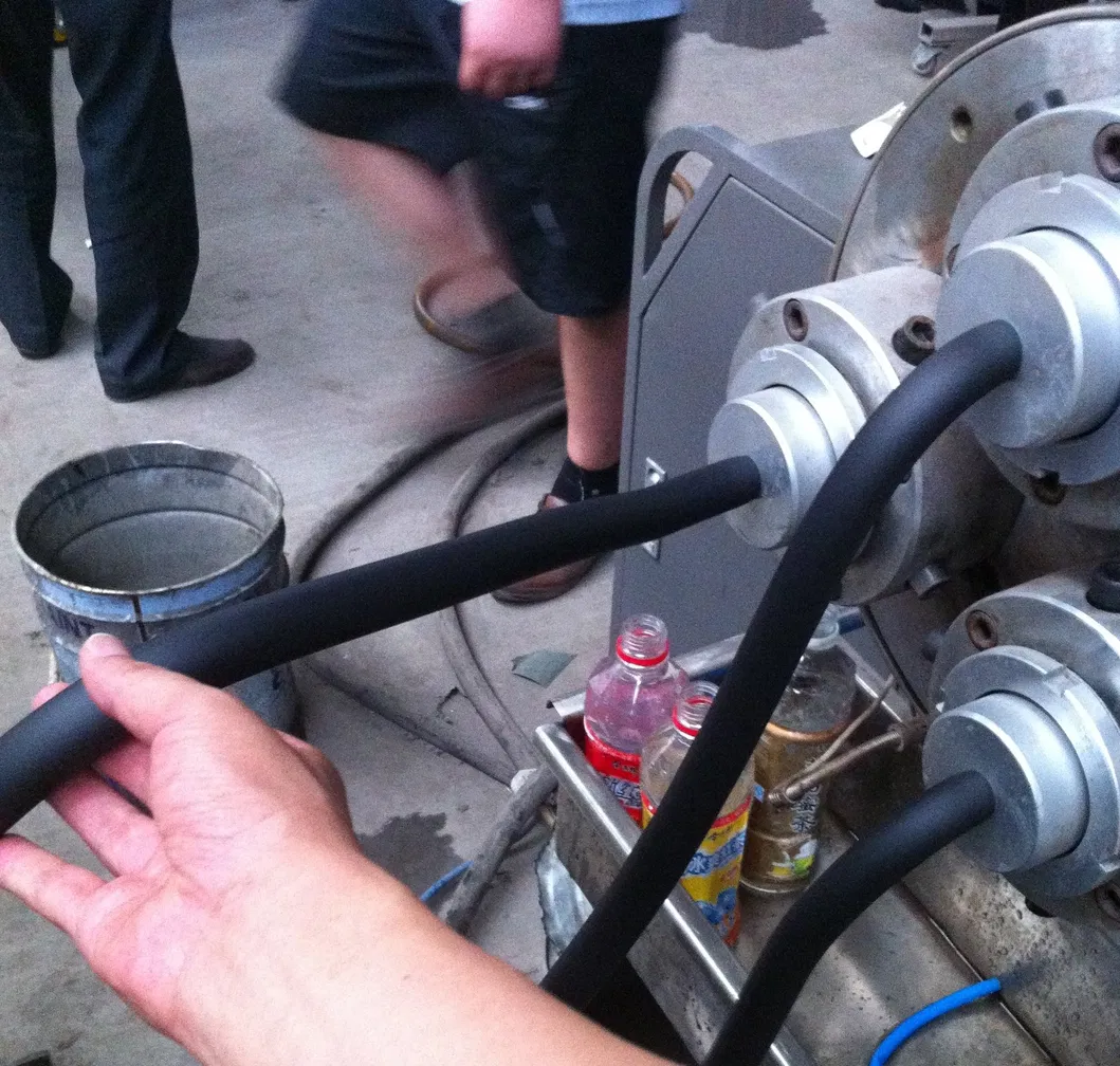 NBR/EPDM Foaming Aircondition Flexible Rubber Cooper Insulation Tube Machinery