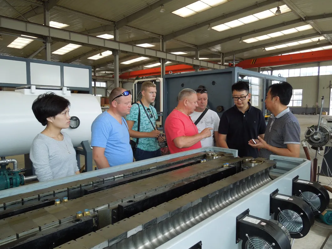 Flexible PU Foaming Pert Insulation Pipe Extruder Machinery for Underground Pipe System 0