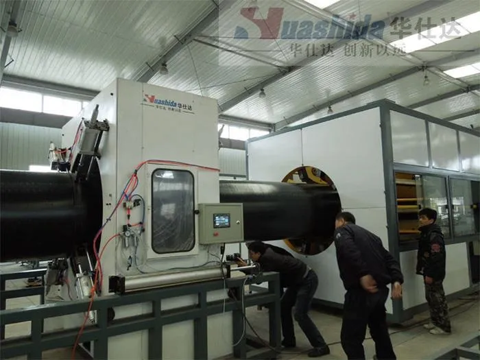 آلة إنتاج أنابيب البلاستيك PE المعزولة مسبقًا / أنابيب HDPE الجاكيت / أنابيب الأكمام 5