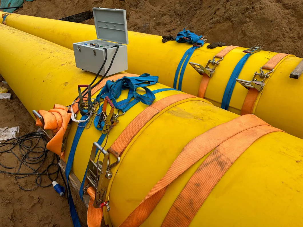 HDPE Pre-Insulated Pipe Fittings with High Connection Strength EN253-2003 and ISO1183-2004 Compliant Electrofusion Tape Joint 1