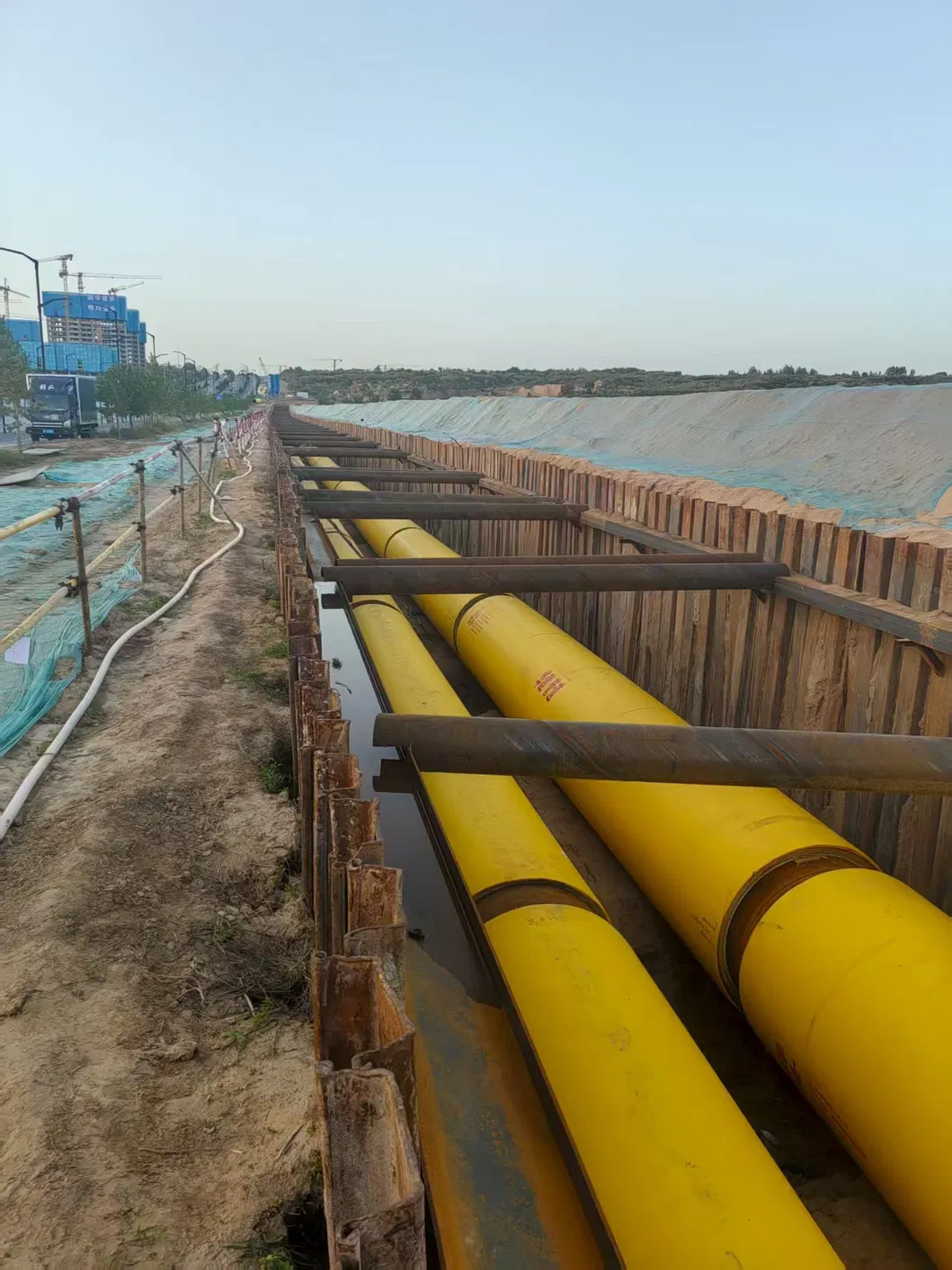 Pre-Insulated Pipe Production Line with Integrated Extrusion System for Municipal Pipeline Applications and Water Spray Cooling 6
