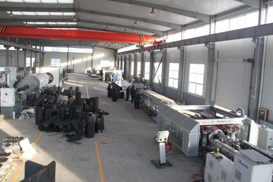 Спиральная HDPE полые стены гофрированные трубы экструзионная линия производства 400 кВт