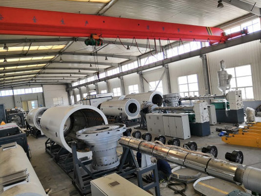 Υψηλής ποιότητας HDPE LDPE Extruder με έλεγχο PLC για την παραγωγή προμονωμένων σωλήνων και την βαθμονόμηση κενού