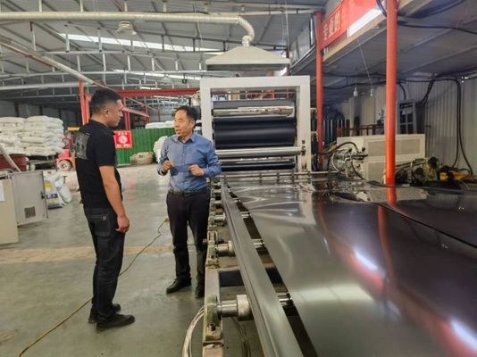 Max. Breite 1200 mm Kunststoffplatten-Extrusionsmaschine 150-450 kg/h