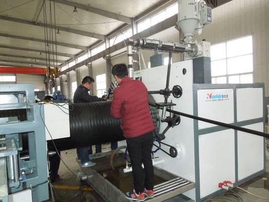 Machine d'extrusion de tuyaux en spirale à paroi creuse en HDPE avec extrudeuse à vis unique de 200 à 3000 mm pour une rigidité de l'anneau élevée