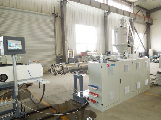 Machine d'extrusion de tuyaux en spirale à paroi creuse en HDPE avec extrudeuse à vis unique de 200 à 3000 mm pour une rigidité de l'anneau élevée