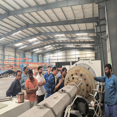 Vacuum Calibrating Extruder for PE Pre-Insulated Pipe Production with Outer Casing
