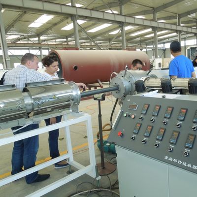 PERT Stijve / Flexibele Voorgeïsoleerde Pijpproductielijn voor Waterleiding- en Koelsystemen