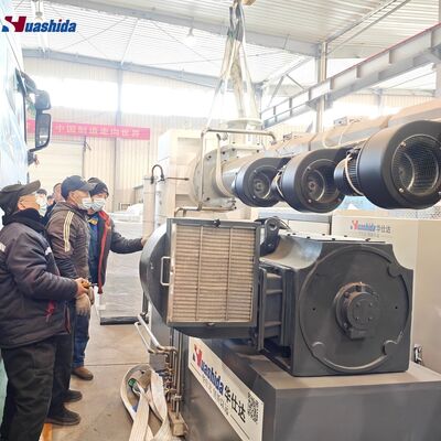 Ligne de production de tuyaux pré-isolés en PEHD couverts de PU avec coupe planétaire sans poussière et contrôle PLC Siemens pour le transport municipal d'eau et de gaz