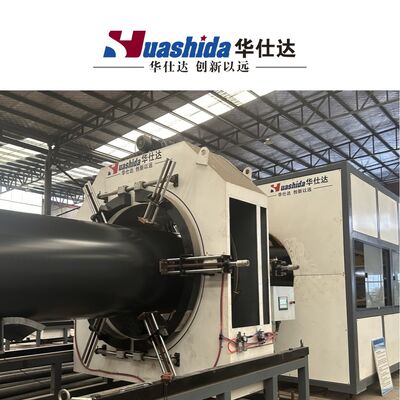 Ligne de production automatique de tuyaux pré-isolés de grand diamètre avec calibrage sous vide et extrudeuse monovis