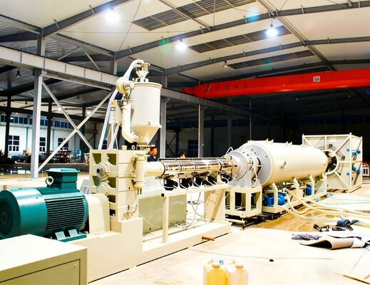 Γραμμή παραγωγής σωλήνων HDPE με εμβέλεια 16 - 1200 mm, βαθμονόμηση κενού και χωρητικότητα άνω των 250 kg/h
